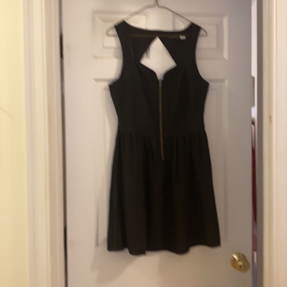 LBD - Picture 5 of 5